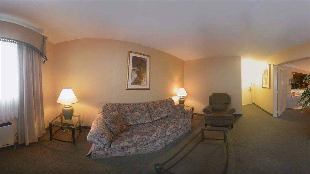 Super 8 By Wyndham Augusta Motel Exterior foto