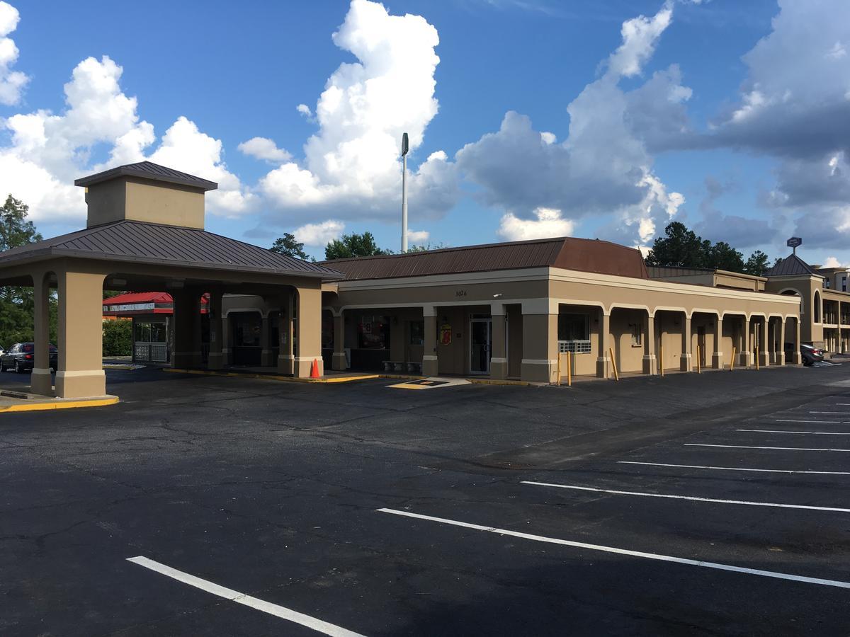 Super 8 By Wyndham Augusta Motel Exterior foto