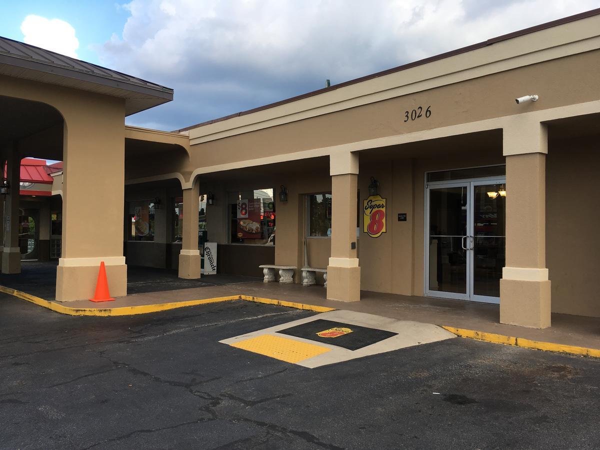 Super 8 By Wyndham Augusta Motel Exterior foto